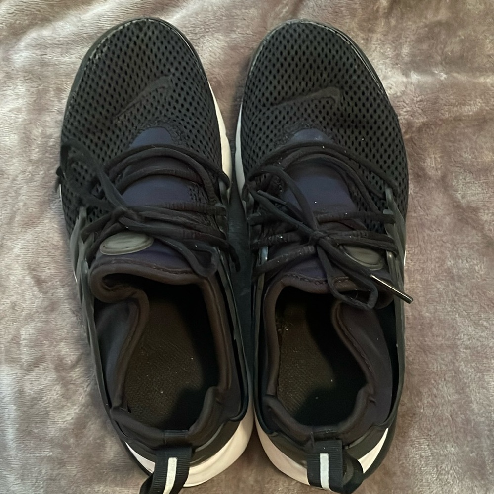 woman presto nike shoes size 6